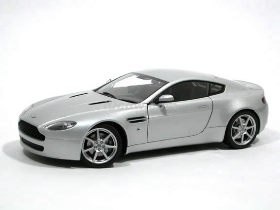 2005 Aston Martin Vantage diecast model car 1:18 scale die cast by AUTOart - Silver 70201