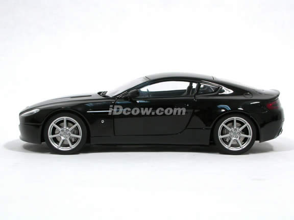 2005 Aston Martin Vantage diecast model car 1:18 scale die cast by AUTOart - Black 70202