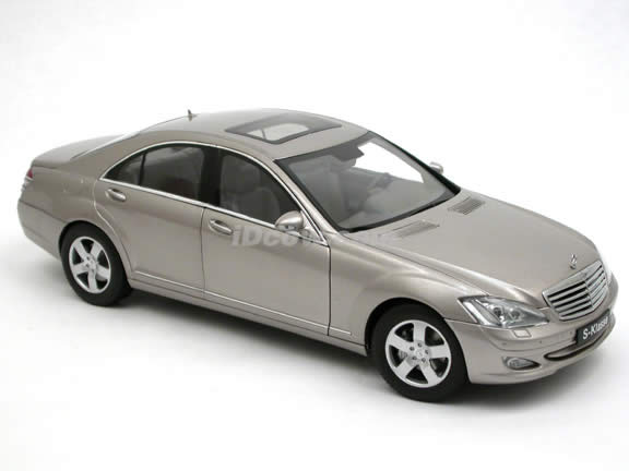 2004 Mercedes Benz S500 diecast model car 1:18 scale die cast by AUTOart - Silver 76176