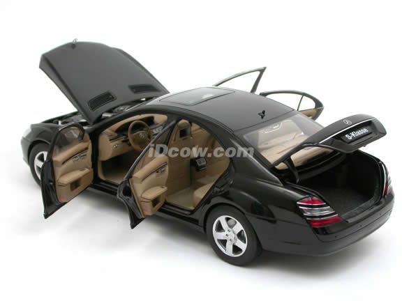 2004 Mercedes Benz S500 diecast model car 1:18 scale die cast by AUTOart - Black 76177