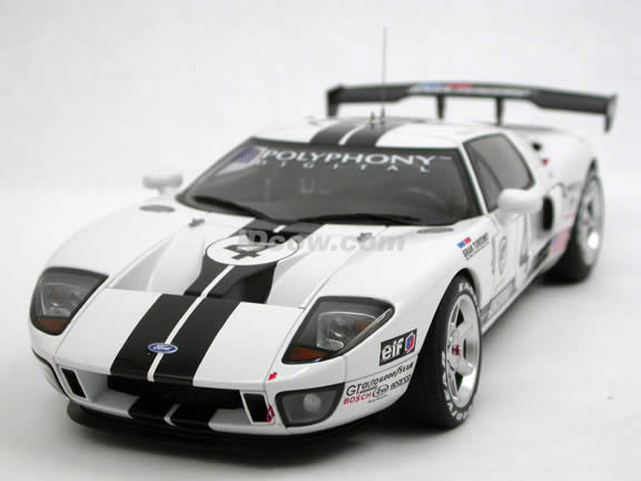 2005 Ford GT diecast model car 1:18 scale LM Race Car Spec II by AUTOart - White 80515