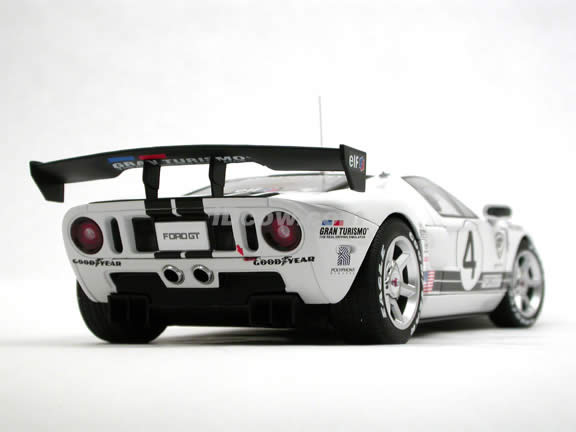 2005 Ford GT diecast model car 1:18 scale LM Race Car Spec II by AUTOart - White 80515