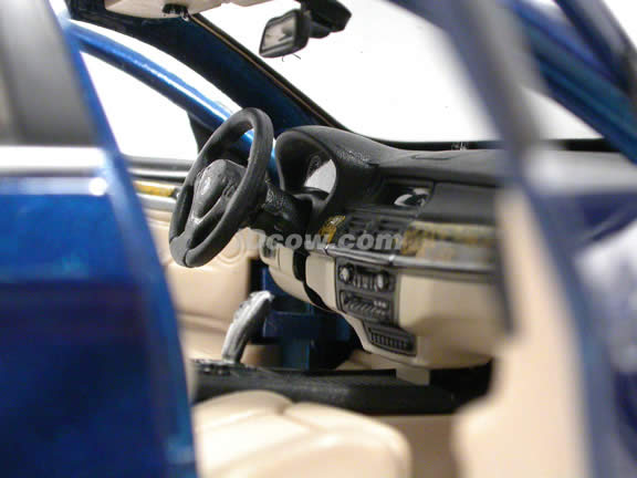 2007 BMW X5 diecast model car 1:19 scale 4.8i by Bburago - Metallic Blue 110209