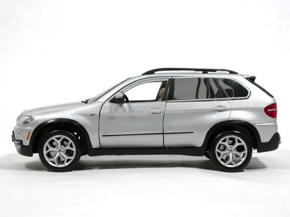 2007 BMW X5 diecast model car 1:19 scale 4.8i by Bburago - Silver 110209