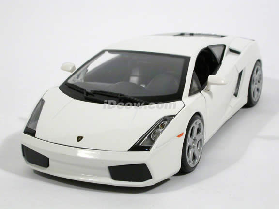 2007 Lamborghini Gallardo diecast model car 1:18 scale die cast by Bburago - White 12015