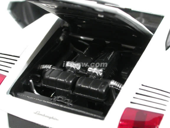 2007 Lamborghini Gallardo diecast model car 1:18 scale die cast by Bburago - White 12015