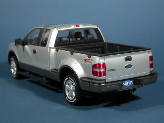 2004 Ford F-150 FX4 Pick Up Truck model diecast truck 1:18 die cast by Beanstalk Group - Silver
