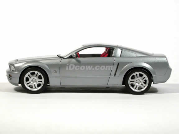 2005 Ford Mustang GT Concept diecast model car 1:18 die cast by Beanstalk Group - Silver