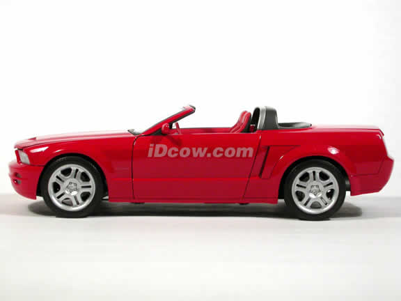 2005 Ford Mustang GT Convertible Concept diecast model car 1:18 die cast by Beanstalk Group - Red