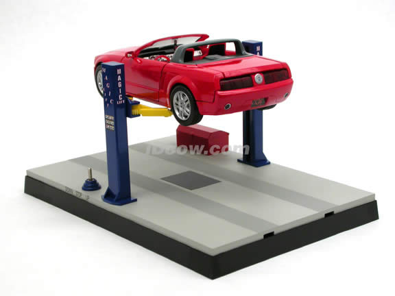 2 Post Service Lift for 1:24 scale diecast model cars - Battery Powered