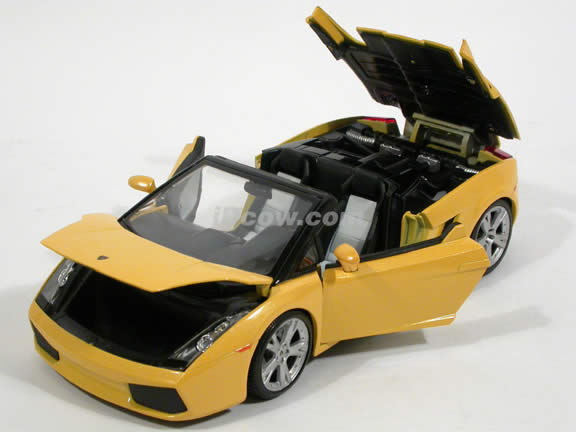 2006 Lamborghini Gallardo diecast model car 1:18 scale spyder by Bburago - Yellow Spyder