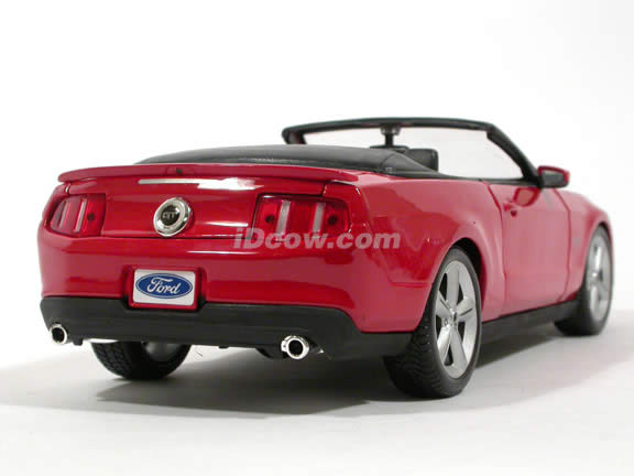 2010 Ford Mustang diecast model car 1:18 scale GT Convertible by Maisto - Red Convertible