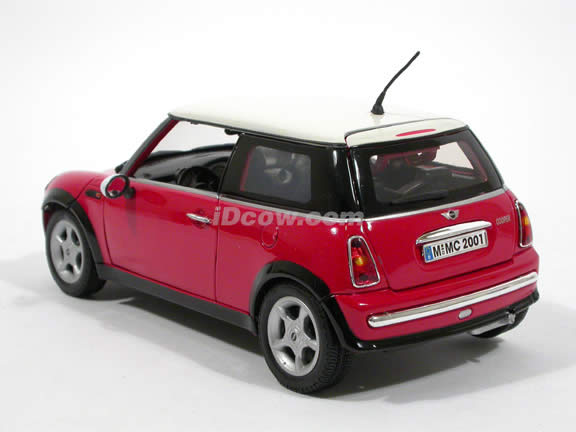 2006 Mini Cooper diecast model car 1:18 scale die cast by Motor Max - Red 73114