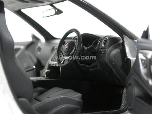 2009 Nissan GT-R diecast model car 1:18 scale die cast by AUTOart - Silver 77386