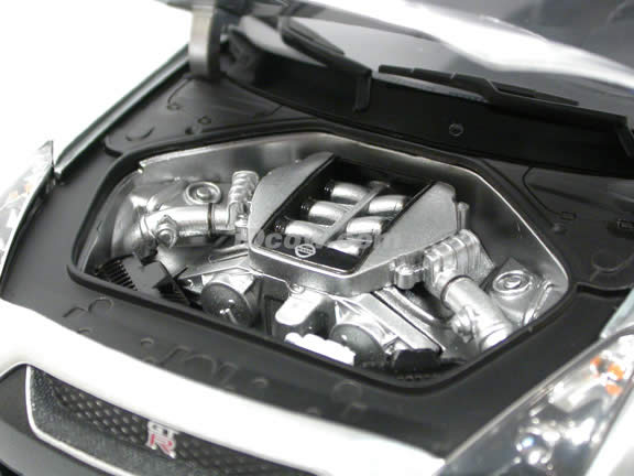 2009 Nissan GT-R diecast model car 1:18 scale die cast by Jada Toys - Silver 92194