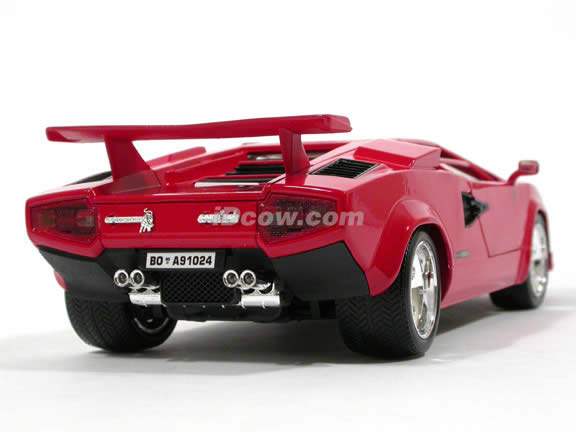 1985 Lamborghini Countach diecast model car 1:18 scale 5000 Quattrovalvole by Bburago - Red 1812027