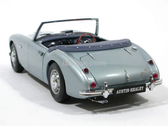 1957 Austin Healey 100-6 diecast model car 1:18 scale diecast by Kyosho - Ice Blue