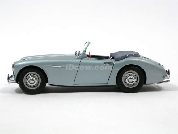 1957 Austin Healey 100-6 diecast model car 1:18 scale diecast by Kyosho - Ice Blue