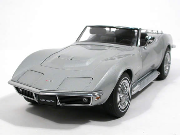1969 Chevrolet Corvette diecast model car 1:18 scale die cast by AUTOart - Silver