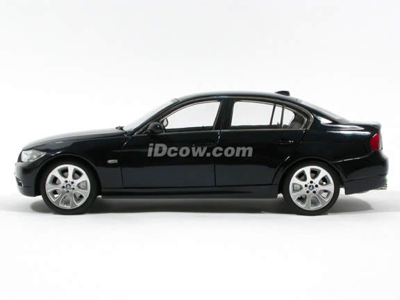 2009 BMW 330i diecast model car 1:18 scale die cast from Kyosho - Navy Blue