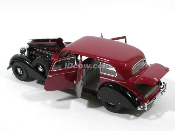 1938 Mercedes Benz 770K diecast model car 1:18 scale die cast by Signature Models - Red
