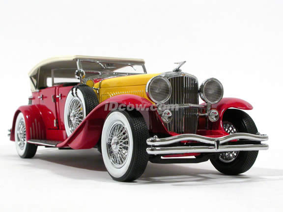 1934 Duesenberg diecast model car 1:18 scale die cast by Signature Models - Red Yellow