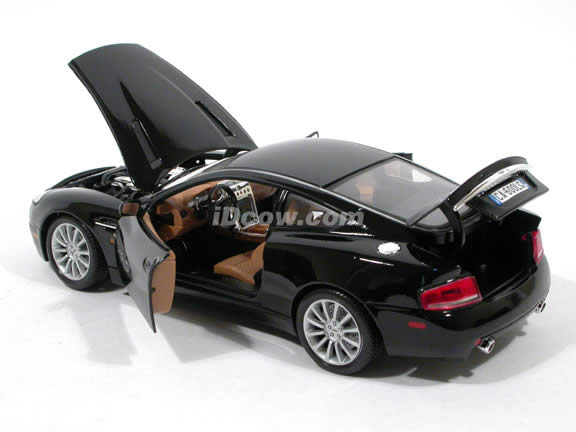 2002 Aston Martin Vanquish diecast model car 1:18 scale V12 by Bburago - Black