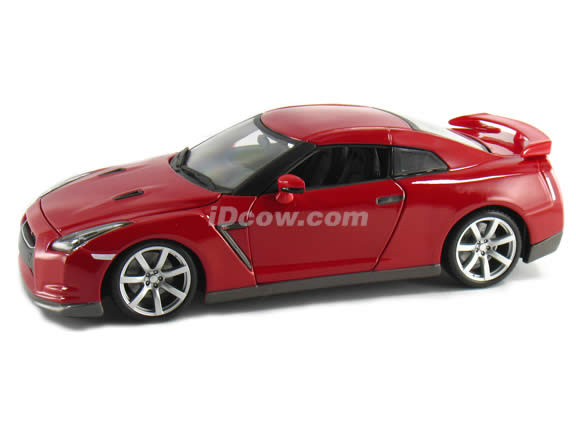 2009 Nissan GT-R diecast model car 1:18 scale die cast by Bburago - Red