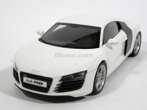 2008 Audi R8 diecast model car 1:18 scale die cast by Kyosho - White