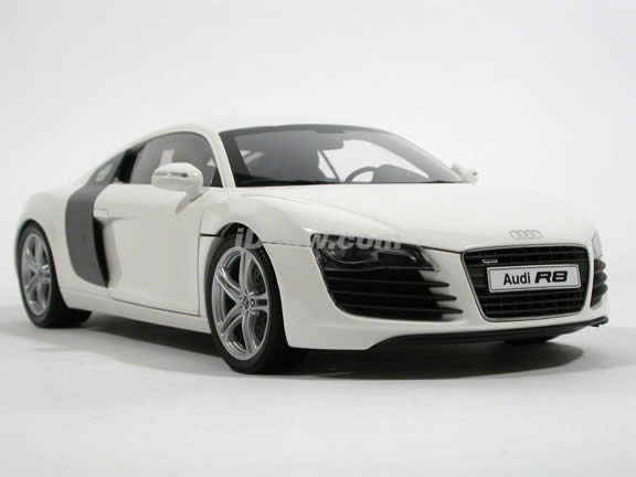2008 Audi R8 diecast model car 1:18 scale die cast by Kyosho - White