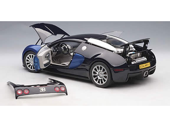 2009 Bugatti Veyron diecast model car 1:18 scale die cast by AUTOart - Black Blue