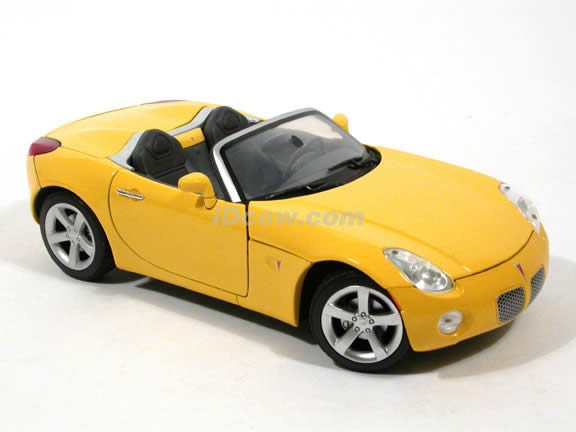 2006 Pontiac Solstice diecast model car 1:18 scale die cast by Yat Ming - Yellow