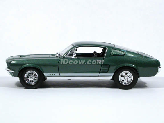 1967 Ford Mustang GTA Fastback diecast model car 1:18 scale die cast by Maisto - Green