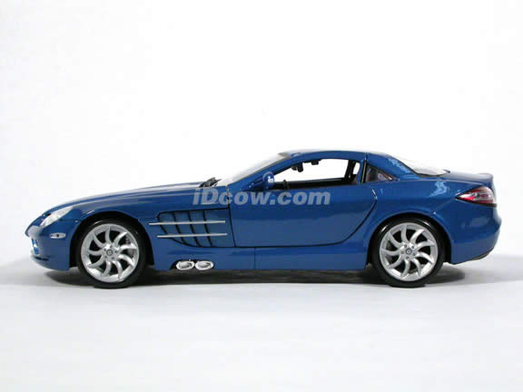 2007 Mercedes Benz McLaren SLR diecast model car 1:18 scale by Maisto - Metallic Blue