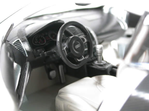2008 Audi R8 diecast model car 1:18 scale die cast by Maisto - White