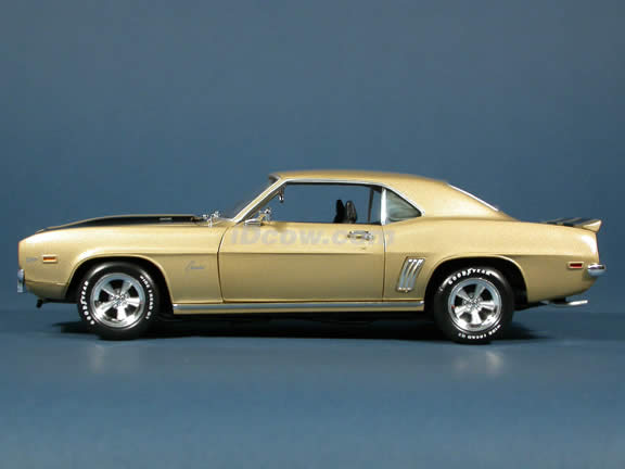 1969 Chevrolet Camaro Z-28 diecast model car 1:18 scale die cast by Ertl 1 of 2500 - Gold