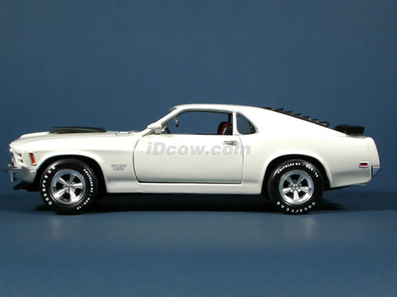 1970 Ford Mustang Boss 429 diecast model car 1:18 scale die cast by Ertl 1 of 2500 - White