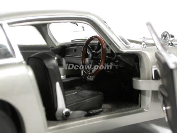 1965 Aston Martin DB5 007 James Bond Gold Finger diecast model car 1:18 scale die cast by Ertl