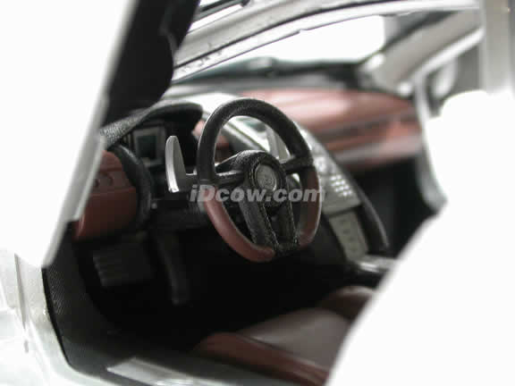Cadillac Cien V12 Concept diecast model car 1:18 die cast by Hot Wheels - Silver