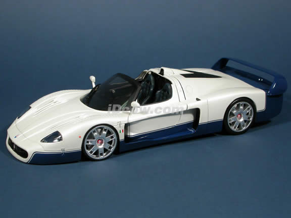 2005 Maserati MC12 diecast model car 1:18 scale diecast by Hot Wheels - White