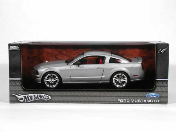 2005 Ford Mustang GT diecast model car 1:18 scale diecast by Hot Wheels - Silver