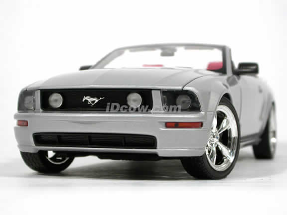 2005 Ford Mustang GT Convertible diecast model car 1:18 scale diecast by Hot Wheels - Silver