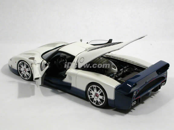 2005 Maserati MC12 diecast model car 1:18 scale die cast by Hot Wheels Elite - White L2986