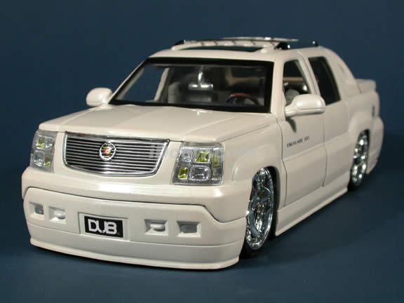 2002 Cadillac Escalade EXT diecast model car 1:18 scale from Dub City Jada Toys - Pearl White