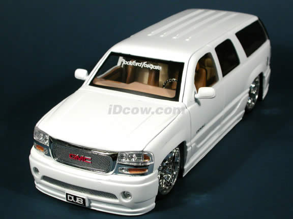 2003 GMC Yukon Denali diecast model car 1:18 scale from Dub City Jada Toys - White