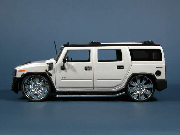 2004 Hummer H2 diecast model SUV with Spintek EVO-H Wheels 1:18 scale die cast from Dub City Jada Toys - Pearl White