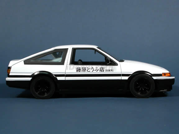 1985 Toyota Trueno AE86 Initial D diecast model car 1:18 scale die cast by Jada Toys