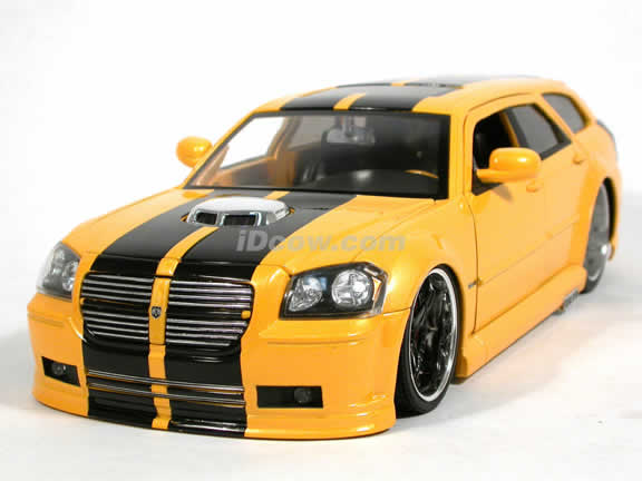 2006 Dodge Magnum R/T diecast model car 1:18 scale die cast by Jada Toys Dub City - Limited Edition Metallic Yellow 90562