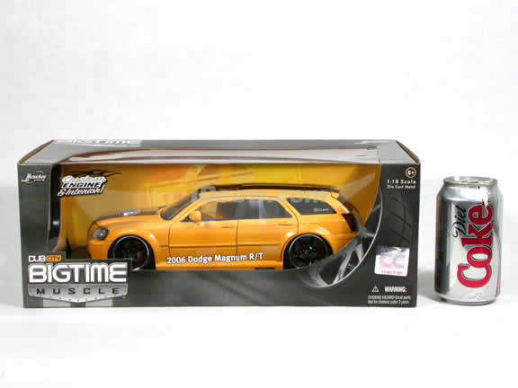 2006 Dodge Magnum R/T diecast model car 1:18 scale die cast by Jada Toys Dub City - Limited Edition Metallic Yellow 90562