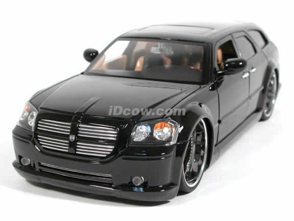 2006 Dodge Magnum R/T diecast model car 1:18 scale die cast by Jada Toys Dub City - Black 90292